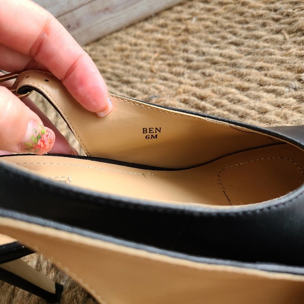 TAHARI | BLACK POINTED SLINGBACK HEELS - Picture 5 of 7